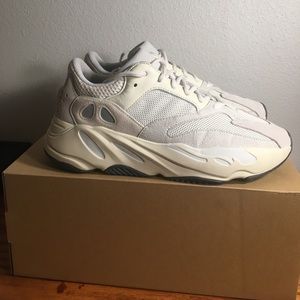 Yeezy 700 analog size 10 like new, authentic